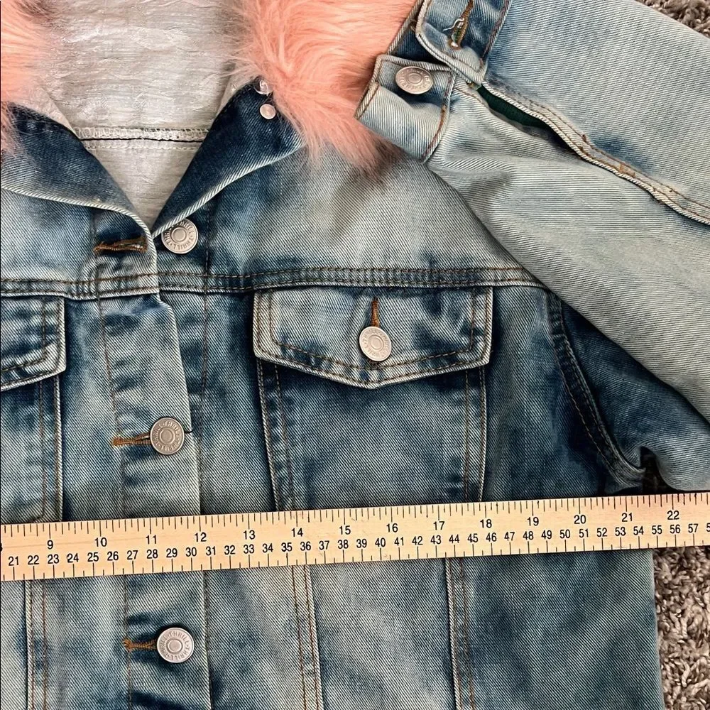 Like New! Thrill Denim Jacket with Light Pink Removable Faux Fur Collar in L